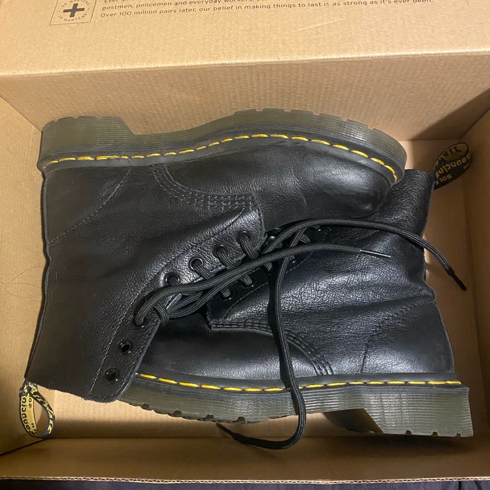 Dr. Martens 1460 pascal Virginia leather boots